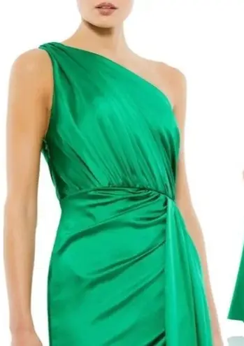 Mac Duggal Ieena Emerald Green One-Shoulder Ruched Satin Gown Size 6 $398