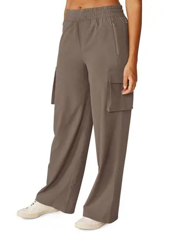 Beyond Yoga City Chic Cargo Pant Color: Dune size XL (New)