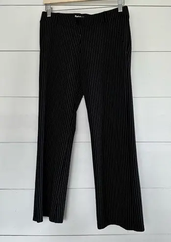 Betabrand Women’s Black Striped Medium Short Pants