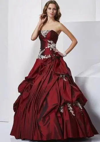 Burgandy Ball Gown Sweetheart Beading Long Taffeta Quinceanera Dress size Medium