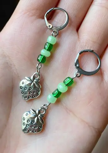 Handmade funky fairy Kawaii retro strawberry green dangle unisex earrings 💚🍓🍃