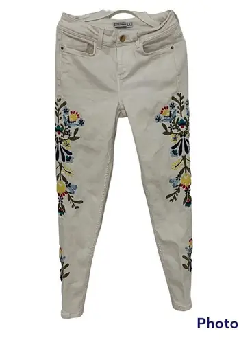 ZARA  Basic women white embroidered Jeans. Size 2