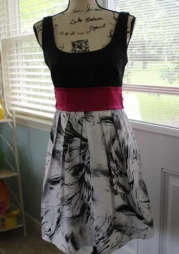 Teeze Me 🔥REDUCED 🔥 Hot Pink & Black Sexy Prom Party Dress