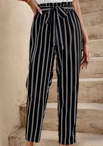 SheIn Paperbag waist striped pant and white crop top set. Size S