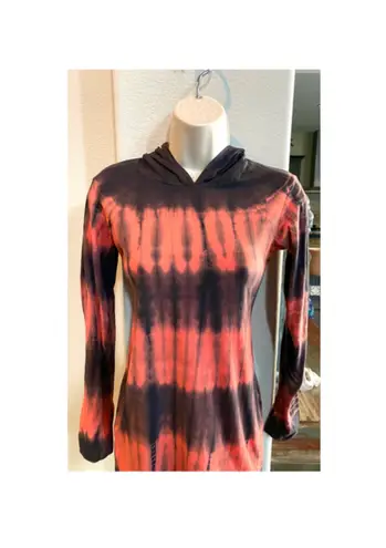 Earthbound NWOT  Trading Company tie dye hooded top. Sz S