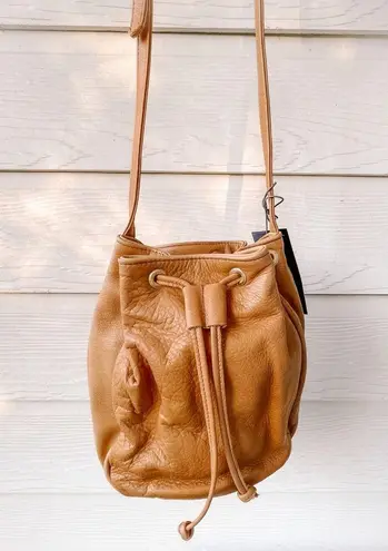 Soho NWT Esperos Leather Bucket Bag- Tan