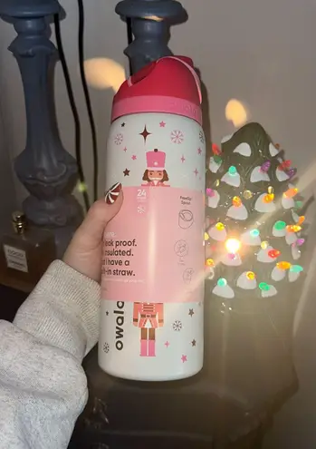 NWT The Tik Tok Viral Holiday Special Edition NUTCRACKER!! Fashion Water Bottle