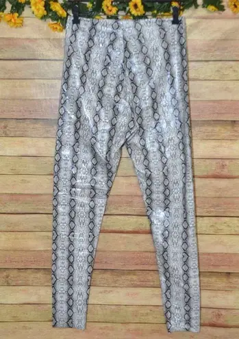 NWT Buddy Love Gray Faux Leather Snakeskin Pull On Skinny Pants Size L High Rise Size L