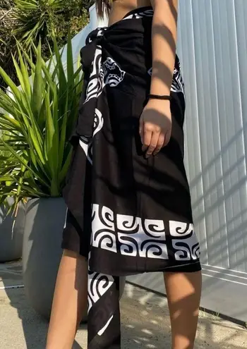 Black and White Patterned Sarong Size 0
