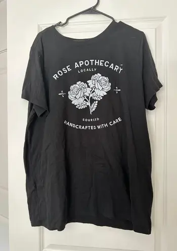 Torrid Schitts Creek Rose Apothecary Graphic Tee