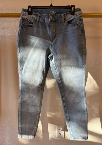 Time and tru high rise light wash skinny jeans, 10 Blue