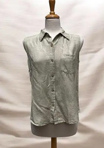 Big Dogs VTG Resortwear 100% Silk Top Sz M Pale Green Button Up Tropical Coastal