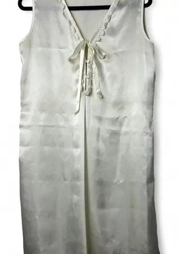 Cream silk nightgown withlace trin and satin bow White Size M