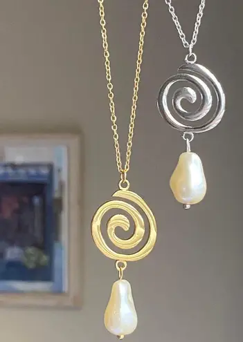 Handmade gold tone stainless steel spiral swirl uzumaki & pearl necklace🌀