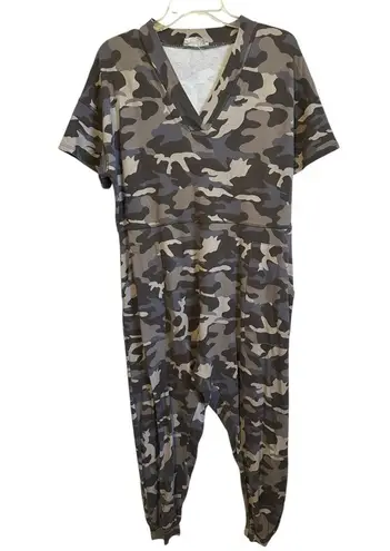 Zenana Outfitters Camo Camouflage Short Sleeve Gray Onesie Romper Jumper Vneck Medium