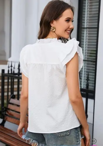 NEW White Textured Ruffle Flutter Sleeve Frilled Neckline Blouse Size Small