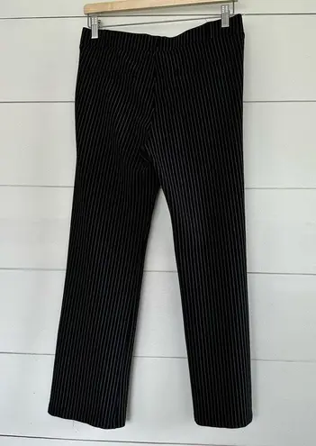 Betabrand Women’s Black Striped Medium Short Pants