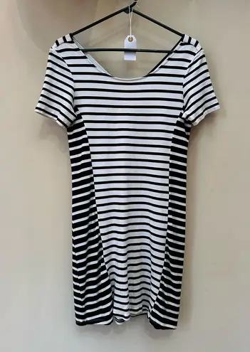Tribal, black and white striped dress. Stretchy knit, short sleeves, very soft Size undefined