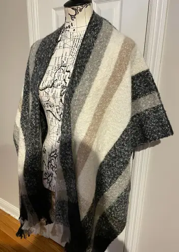 Nine West NWT Shawl Cape Cover poncho soft cozy warm winter tricolor neutral shrug