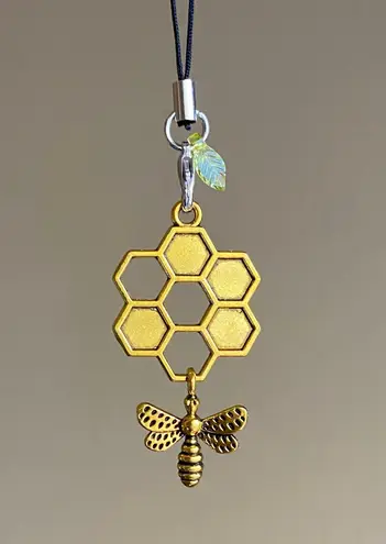 Handmade antique gold color BEE retro vintage boho chic aesthetic style phone charm/strap/bag accessory/decor✨