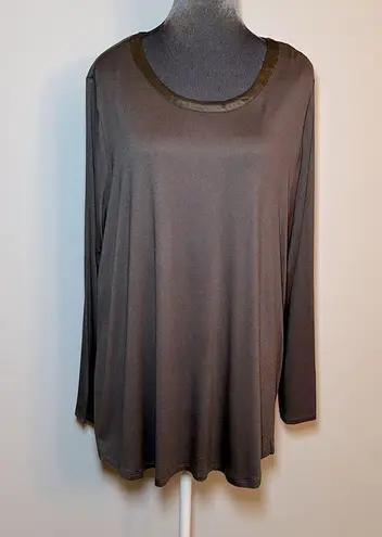 T Tahari Women’s NWT 2X olive soft long sleeved rayon top w/ satin neckline trim