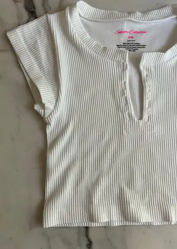 Seamless White Notch Cap Sleeve Shirt