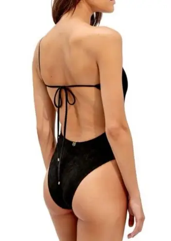 VIX BY PAULA HERMANNY
Scales Ana One