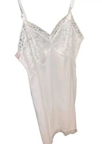 Vanity Fair Vintage White Slip Dress Lace Overlay
sz 36 retro adjustable strap