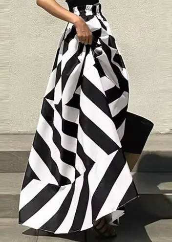 TWICE CHIC BOUTIQUE | Black White Ball Skirt Elastic Waist Pull On | Size XXL