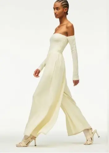 ZARA cream off shoulder jumpsuit
LIMITED EDITION! NWT