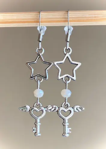 Handmade retro vintage fairy Kawaii y2k style star & heart key dangle earrings ⭐️🌙💕
