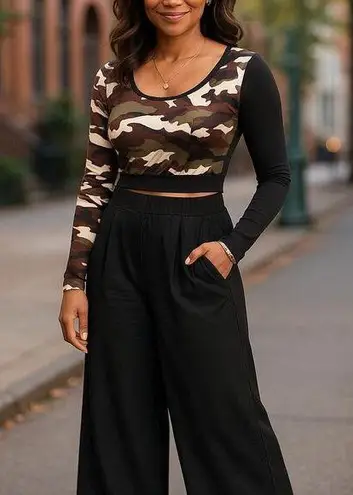 Womens Camo Crop Top Sm Long Sleeve Elastic Band Green Tan Camouflage Activewear Black