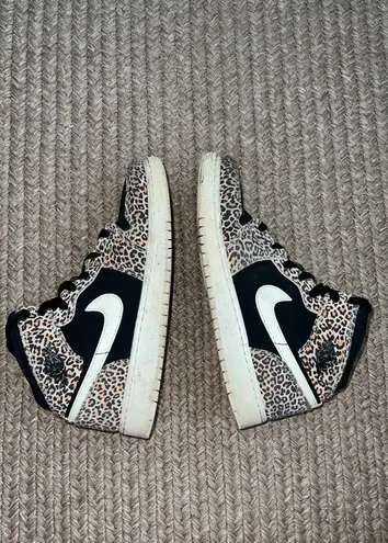 Jordan 1 Mid SE Leopard