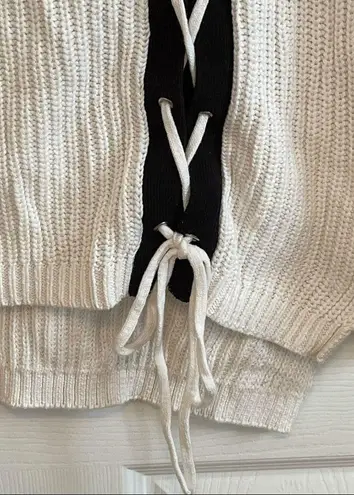 Grace Elements Black and White Lace Up Stitch Detail Sweater Size Medium
