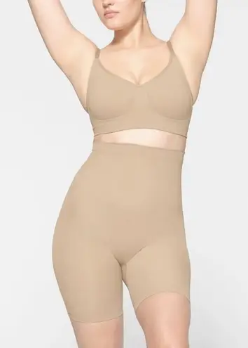 SKIMS Sculpting Shorts S/M