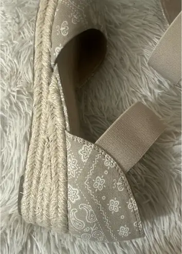 Life Stride Kaylee Khaki Slip-On Espadrilles Size 9.5 - NWT