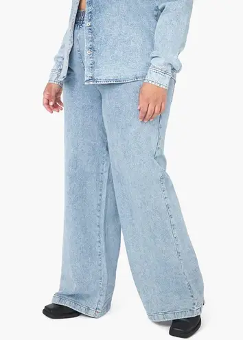 We Wore What NWT Zia Straight Leg Jeans Pull on Elastic Waistband Light Wash Denim
