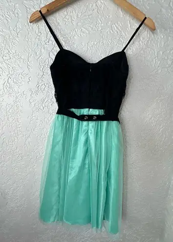 Mystic | Lace Bodice Tulle Beaded Mini Party Dress NWT By Buckle Size M