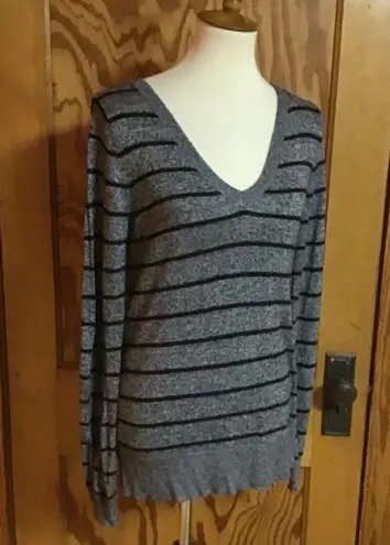 Mossimo striped v neck sweater Gray Size M