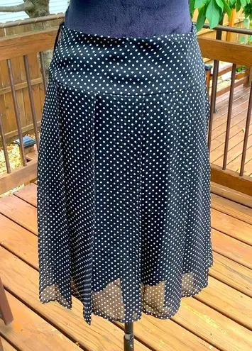 Jonathan Martin Pretty polka dot skirt 🖤🤍🖤🤍🖤