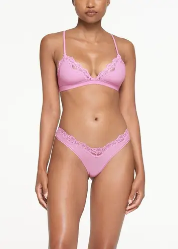 SKIMS Fits Everybody Lace Triangle Bralette Petal Size Small