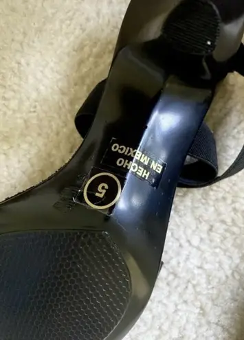 Vivanz Women's 1950 Celine Strappy Sandal, PADDED Sole! Size: 5 Black