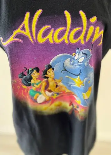 Disney  Aladdin Classic Scene T-Shirt Size Large