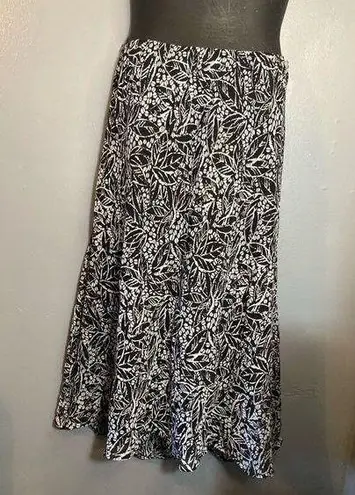 Lane Bryant  b&w lined skirt