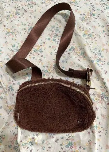 Lululemon  Everywhere Fleece Belt Bag 1L Brown