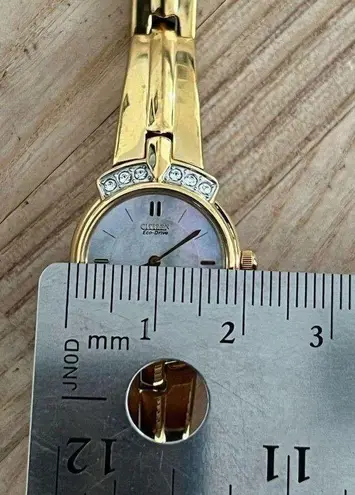 Citizen Eco-Drive Ladies Watch Crystals Pearl Dial Gold Tone Bracelet Solar