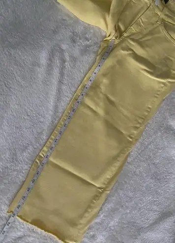 NYDJ lift/tuck technology cropped yellow pants. Size 2