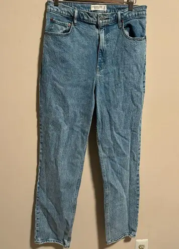 Abercrombie & Fitch  The 90’s Straight Ultra High Rise Jean Size 12 (31L Long)