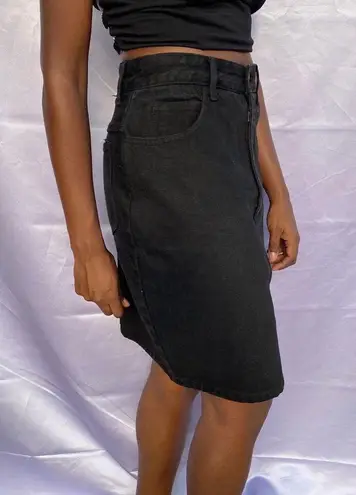 Paris Blues Vintage high waisted black denim skirt
women’s size 11