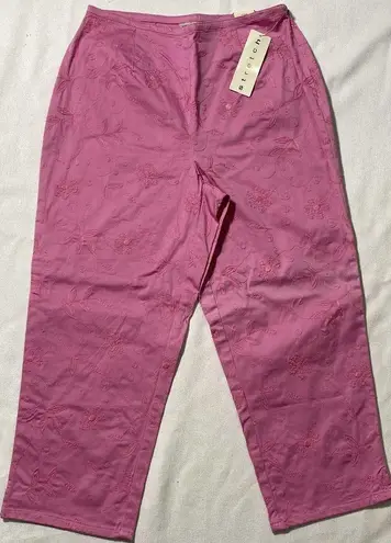 st. john's bay St John’s Bay Women’s Embroidered Flower Cropped Capri Pants Size 10 Creamy Pink